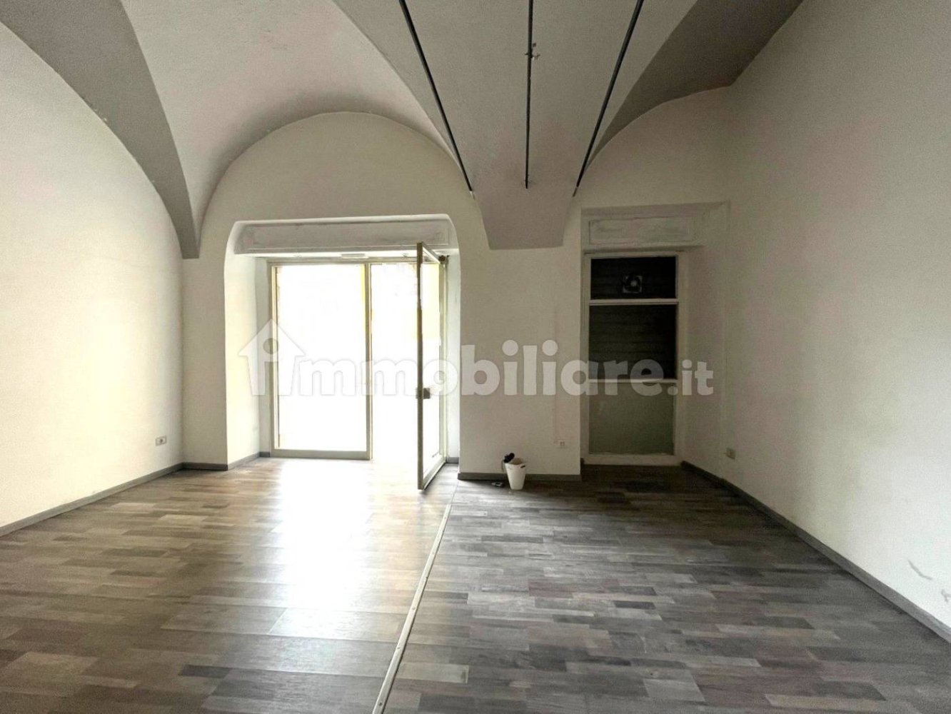 Коммерческая недвижимость с 2 комнатами в Брешиа, Италия № 272748