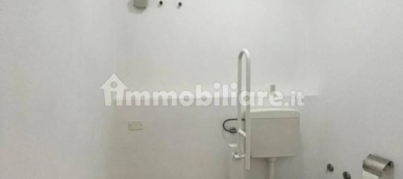 Коммерческая недвижимость с 2 комнатами в Брешиа, Италия № 272748 10