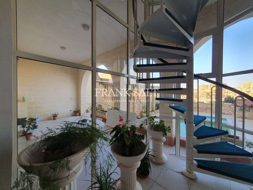 3 bedrooms Villa in Saint Julian's, Malta No. 7257