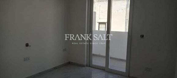 3 bedrooms Penthouse in Swatar, Malta No. 2230 7