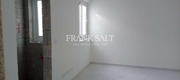 3 bedrooms Penthouse in Swatar, Malta No. 2230 5