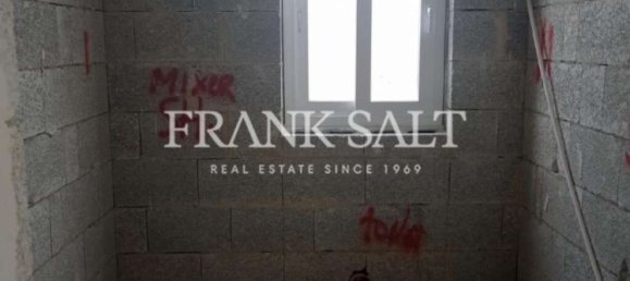 3 bedrooms Penthouse in Swatar, Malta No. 2230 8