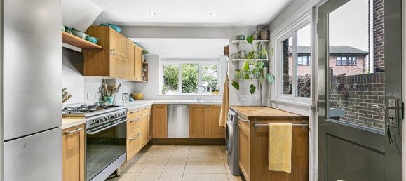 2 bedrooms House in Egham, United Kingdom No. 8640 11