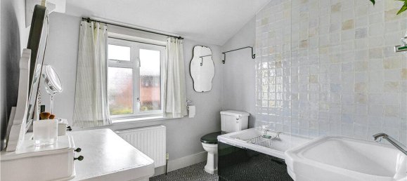 2 bedrooms House in Egham, United Kingdom No. 8640 61