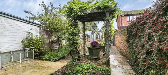 2 bedrooms House in Egham, United Kingdom No. 8640 15