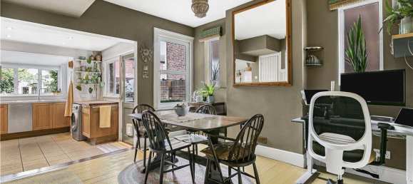 2 bedrooms House in Egham, United Kingdom No. 8640 8