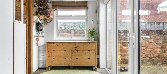 2 bedrooms House in Egham, United Kingdom No. 8640 55