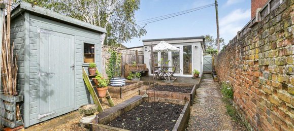 2 bedrooms House in Egham, United Kingdom No. 8640 6