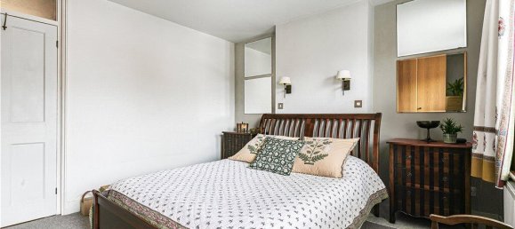 2 bedrooms House in Egham, United Kingdom No. 8640 57