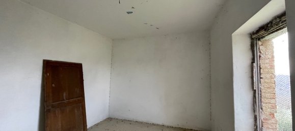 4 bedrooms Apartment in Monteleone d'Orvieto, Italy No. 296989 5