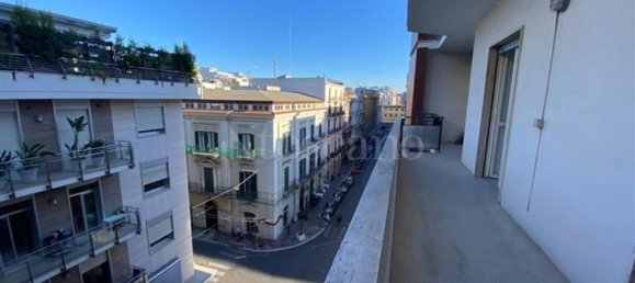 6 bedrooms Apartment in Bari, Italy No. 371543 5