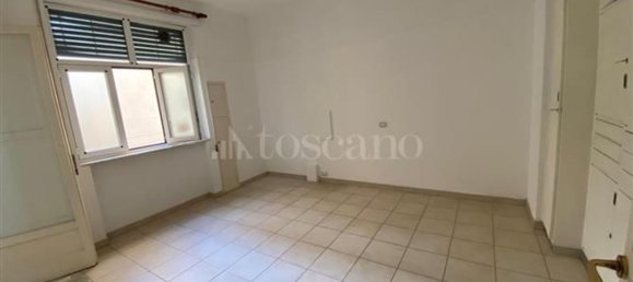 6 bedrooms Apartment in Bari, Italy No. 371543 8