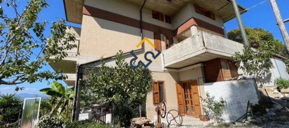 4 bedrooms House in Acquaviva Picena, Italy No. 17404 22