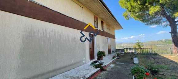 4 bedrooms House in Acquaviva Picena, Italy No. 17404 89