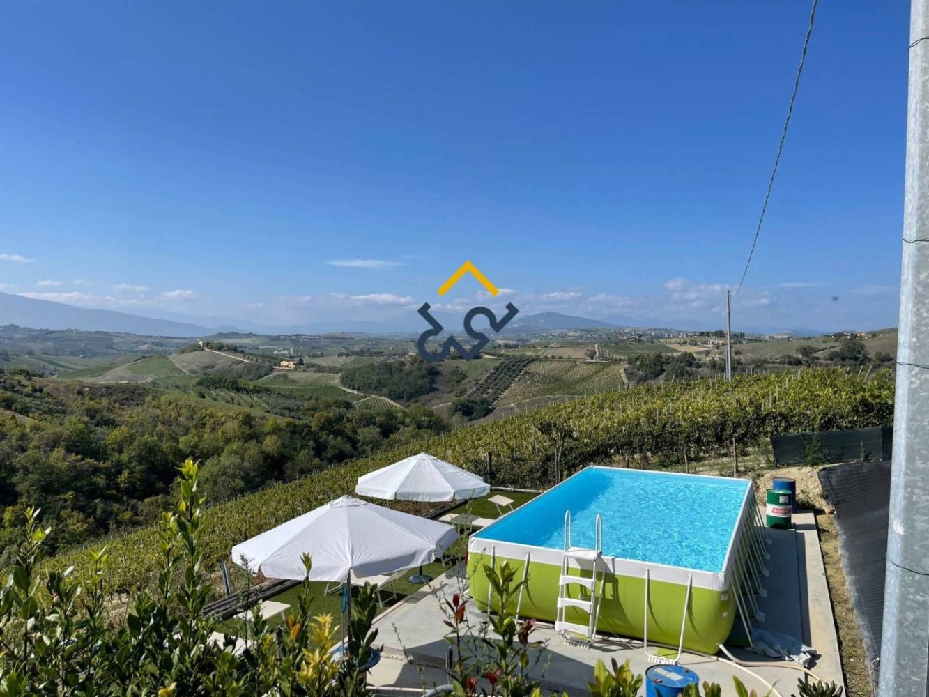 4 bedrooms House in Acquaviva Picena, Italy No. 17404