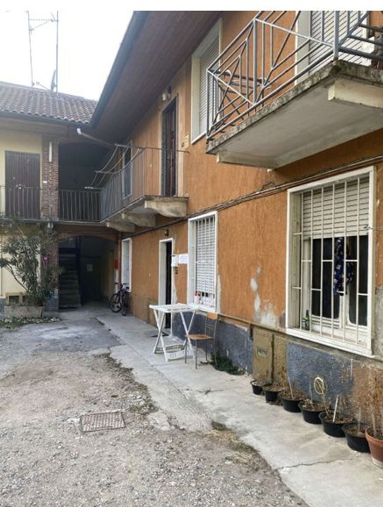 2-salle Appartement à Monza, Italy No. 99504