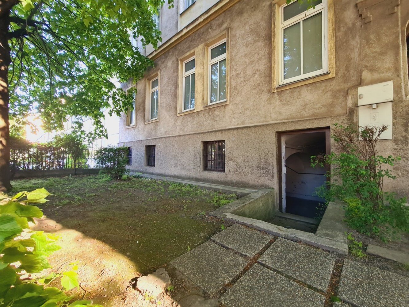 Gewerbliche Immobilie in Hietzing, Austria 88m², Nr. 129959