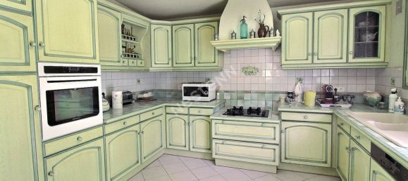 4 bedrooms House in Epernon, France No. 156525 8