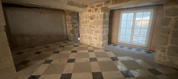 488m² Commercial property in Porto, Portugal No. 98225 11