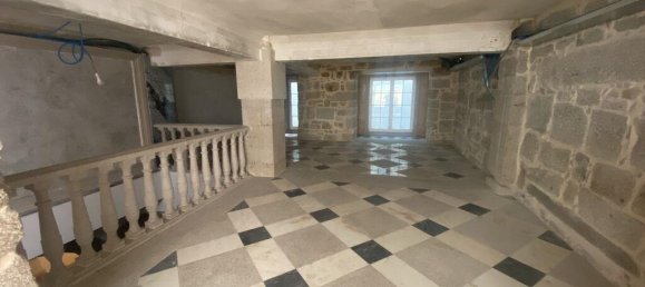 488m² Commercial property in Porto, Portugal No. 98225 4