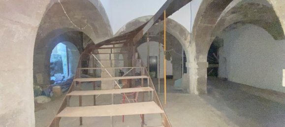 488m² Commercial property in Porto, Portugal No. 98225 9