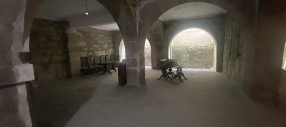 488m² Commercial property in Porto, Portugal No. 98225 6