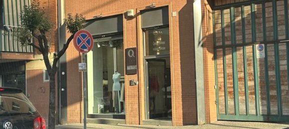 Gewerbliche Immobilie in Giugliano in Campania, Italy 52m², Nr. 253839 2