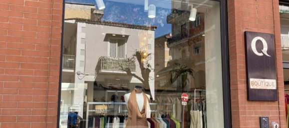 Gewerbliche Immobilie in Giugliano in Campania, Italy 52m², Nr. 253839 9