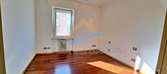 4 rooms Apartment in Desenzano del Garda, Italy No. 102504 2