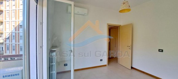 4 rooms Apartment in Desenzano del Garda, Italy No. 102504 5