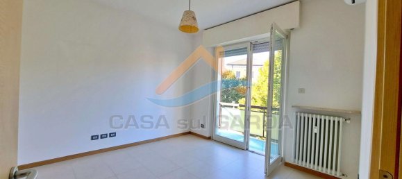 4 rooms Apartment in Desenzano del Garda, Italy No. 102504 3