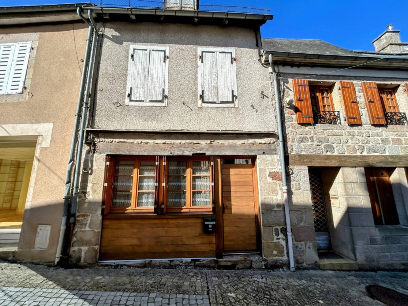 2 bedrooms House in Egletons, France No. 103053