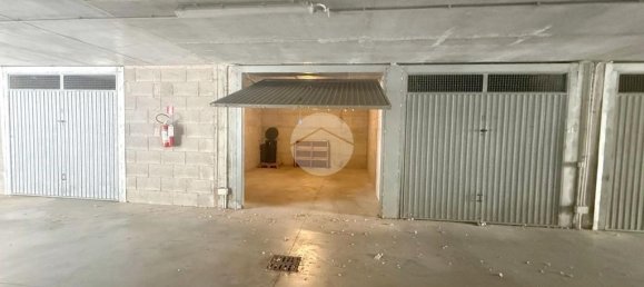 Гараж 25м² в Рим, Италия № 324727 14