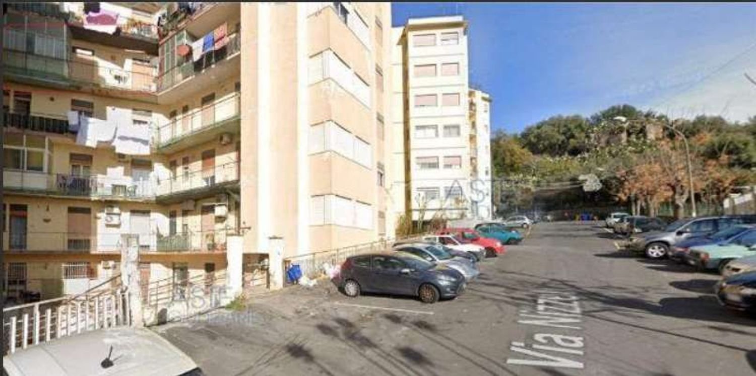 3-salle Appartement à Valverde, Italy No. 46936