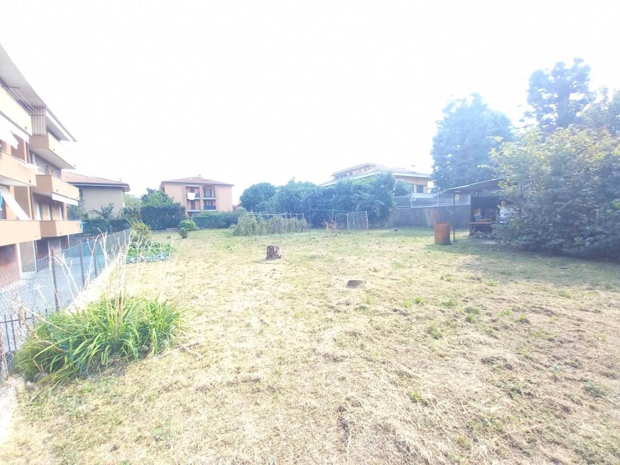  قطعة أرض في Olginate, Italy 770متر مربع رقم 120814