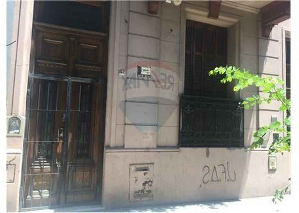 151m² Commercial property in Buenos Aires, Argentina No. 105885