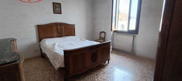 6غرفة شقة في Terranuova Bracciolini, Italy رقم 233209 6