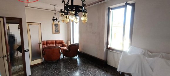 6غرفة شقة في Terranuova Bracciolini, Italy رقم 233209 2