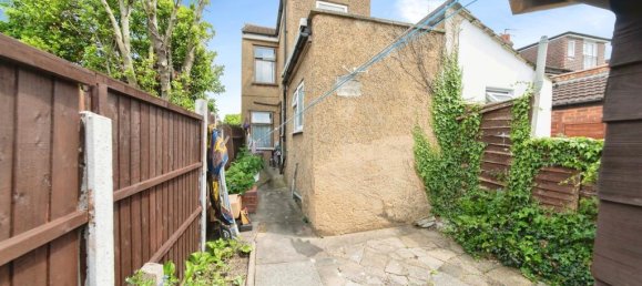 3 bedrooms Commercial property in Watford, United Kingdom No. 6085 21