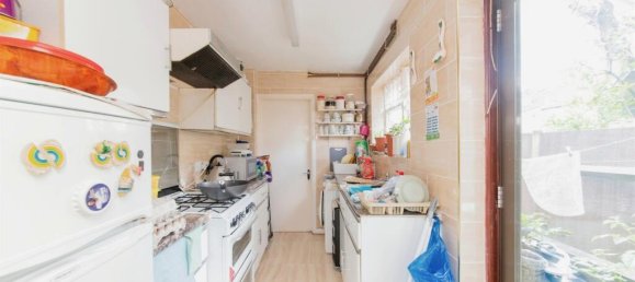 3 bedrooms Commercial property in Watford, United Kingdom No. 6085 20