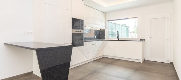 4 bedrooms Villa in Sesimbra, Portugal No. 170684 8