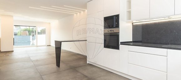 4 bedrooms Villa in Sesimbra, Portugal No. 170684 7