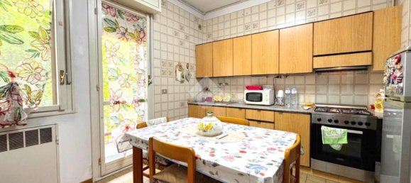 3-salle Appartement à Goito, Italy No. 314765 8