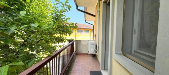 3-salle Appartement à Goito, Italy No. 314765 9