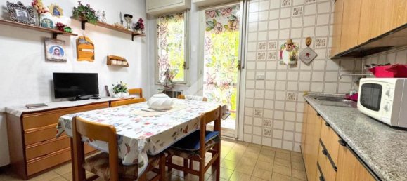 3-salle Appartement à Goito, Italy No. 314765 7