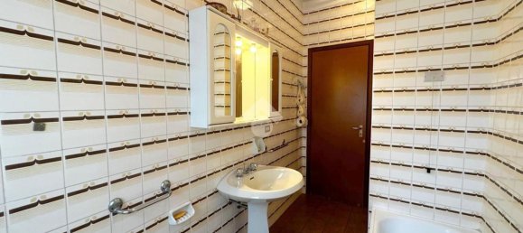 3-salle Appartement à Goito, Italy No. 314765 24