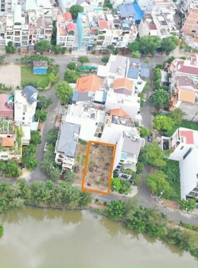 160m² Land in District 7, Vietnam No. 7372