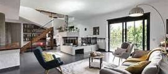 5 rooms Apartment in Petriano, Italy No. 266360 2