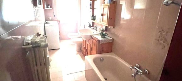 3 rooms Apartment in Rome, Italy No. 196856 9