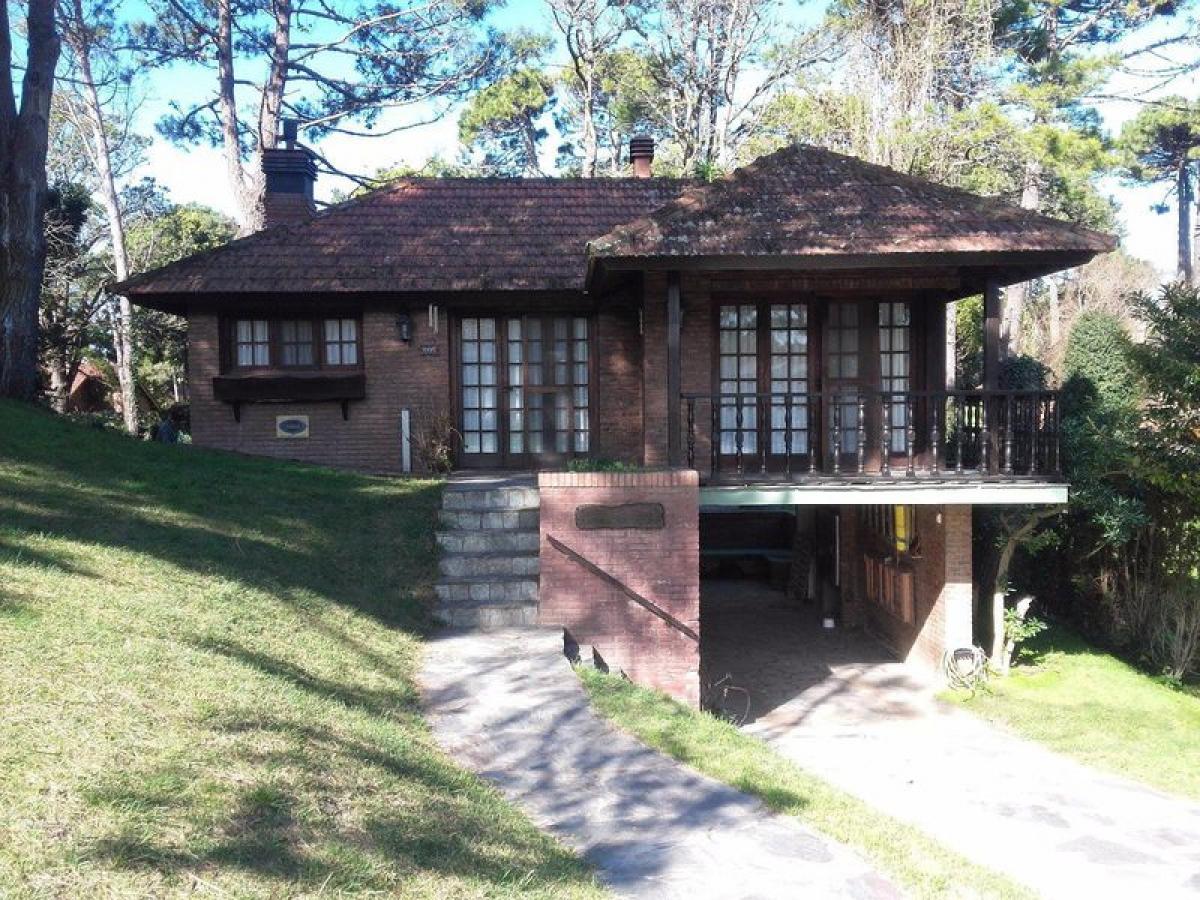 3 bedrooms House in Mar del Plata, Argentina No. 93568